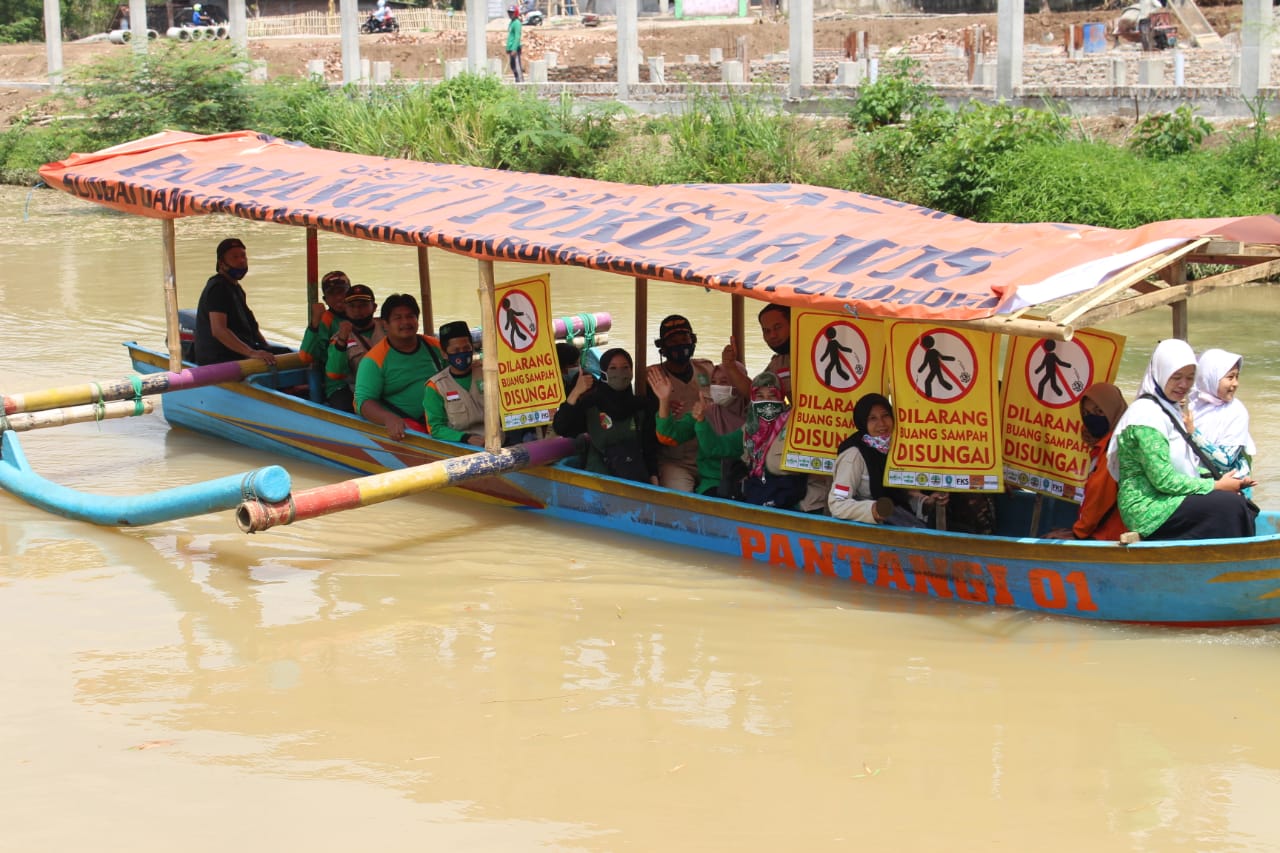 Antusias warga manfaatkan wisata perahu di sungai DAM Cokromenggalan