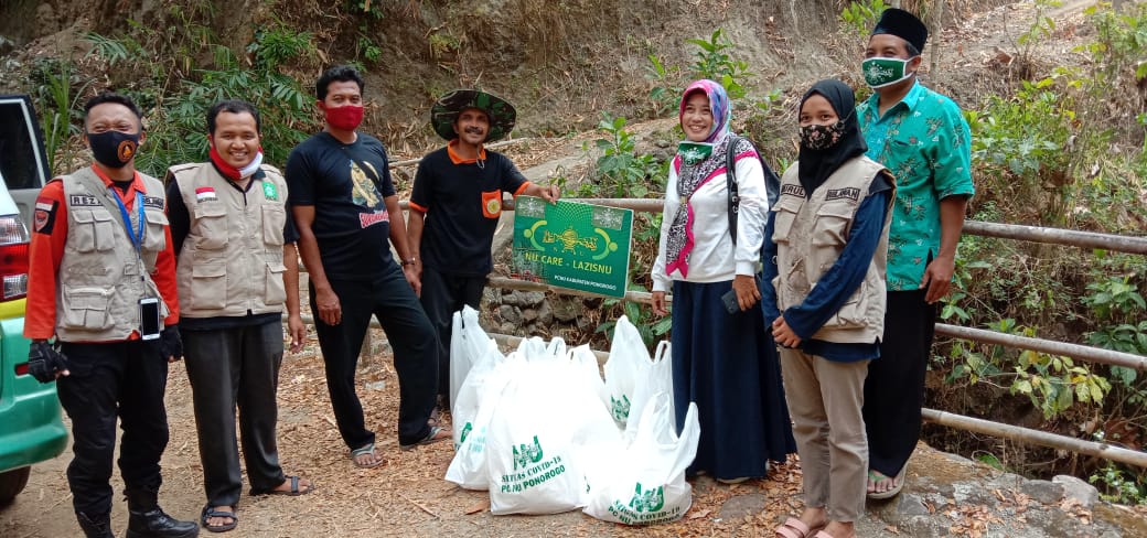 Turunkan bantuan sembako di Ngilo-ilo Slahung