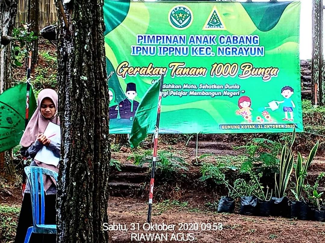 Gerakan 1000 bunga di Gunung Kotak bersama PAC IPNU-IPPNU kecamatan Ngrayun