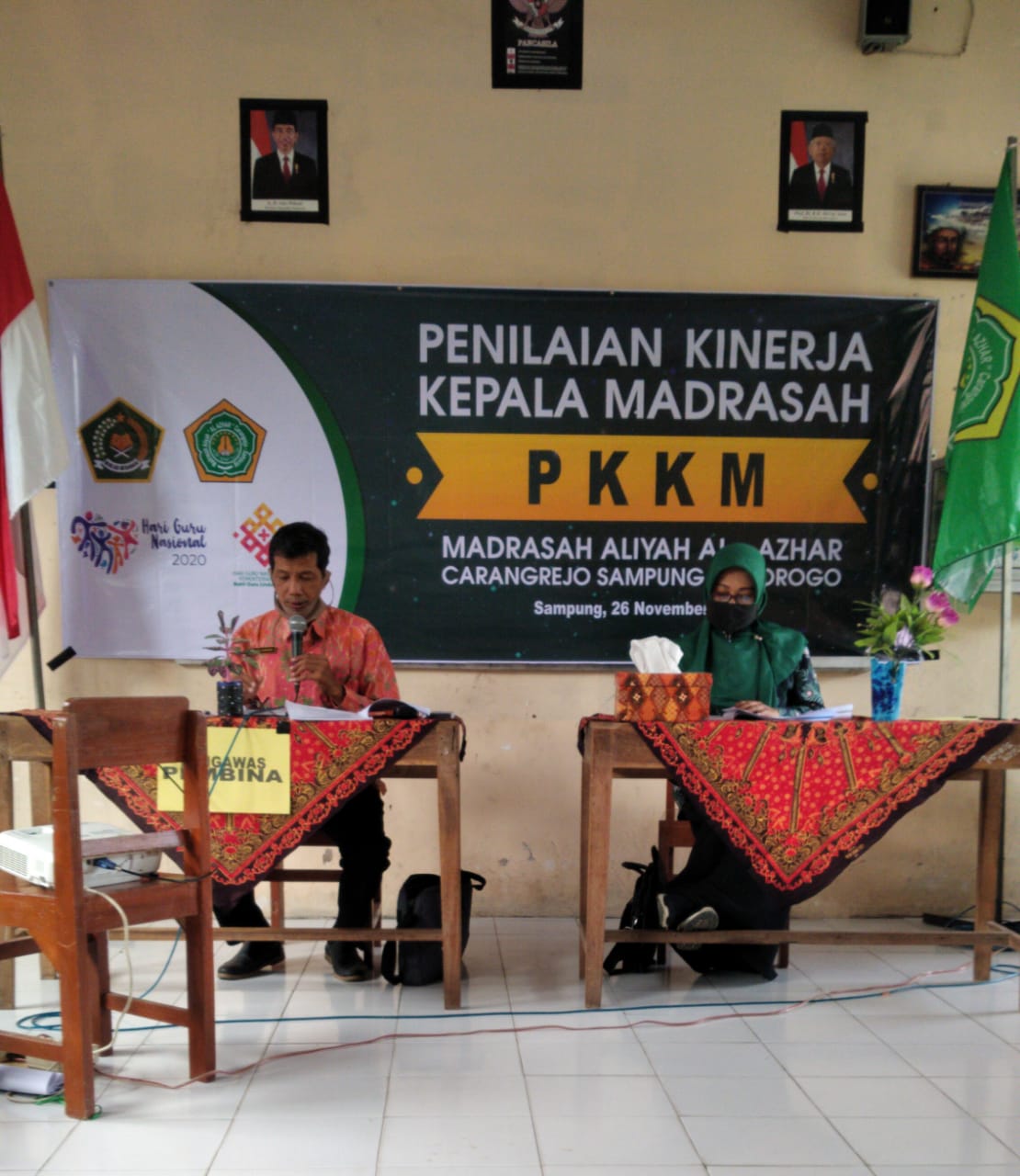 Pengawas Pembina Kemenag Ponorogo tengah melakukan verifikasi PKKM di MA Maarif AlAzhar Carangrejo (26-11)