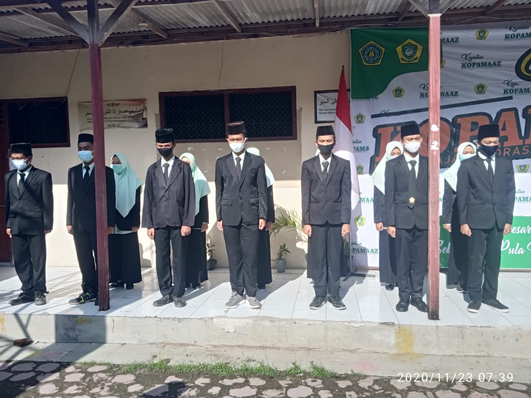 Siswa MA Al-Azhar mengikuti acara pengucapan janji pengurus KOPAMAAZ (23-11)