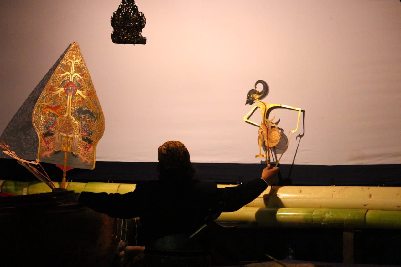 Pagelaran wayang kulit bersama dalang anggota Pepadi dalam rangka memperingati hari Wayang se- dunia ( 711)