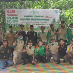 Segenap jajaran Pengurus LPBI NU Ponorogo foto bersama Ketua PCNU Ponorogo, dan Lurah Tanjungsari