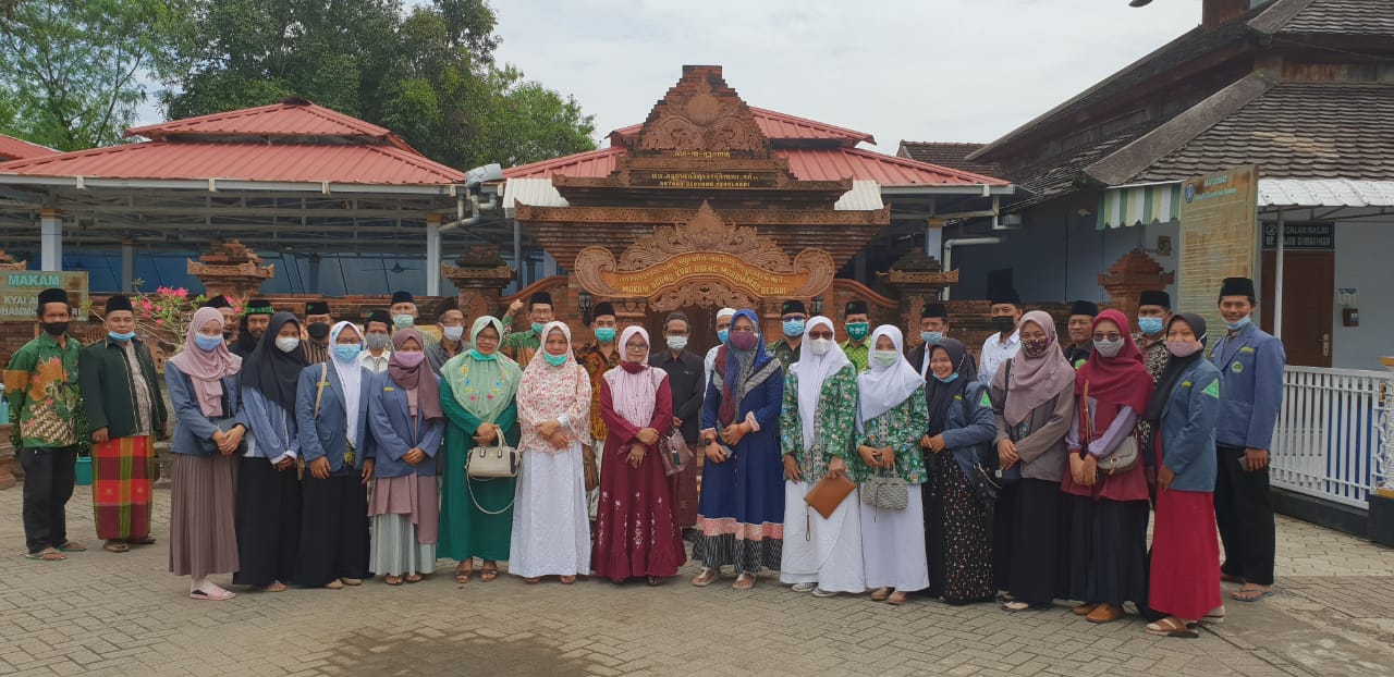 Segenap jajaran pengurus PCNU, Lembaga dan Banom Ziarah Makam Ki Ageng Muhammad Besari di Tegalsari