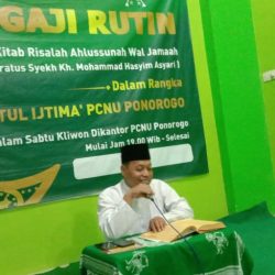 Dr.H.Luthfi Hadi Aminudin, M.Ag. saat membacakan kitab Risalah Ahlussunah wal jamaah karya Hadratussyaikh KH.M.Hasyim Asy'ari