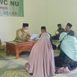 Prosesi wakaf tanah di kantor MWC NU Sukorejo