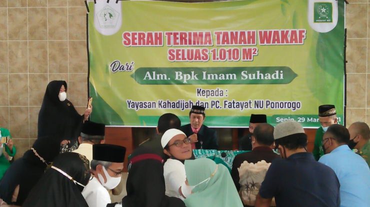 Serah terima tanah wakaf dari almarhum Imam Suhadi kepada Yayasan Khadijah dan PC Fatayat NU Ponorogo