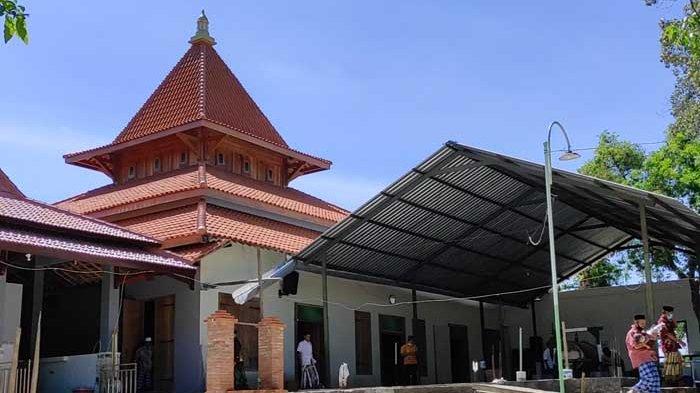 Masjid Imampuro tampak megah dari luar