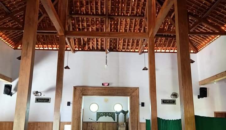 Ornamen dalam masjid Imampuro setelah mengalami renovasi