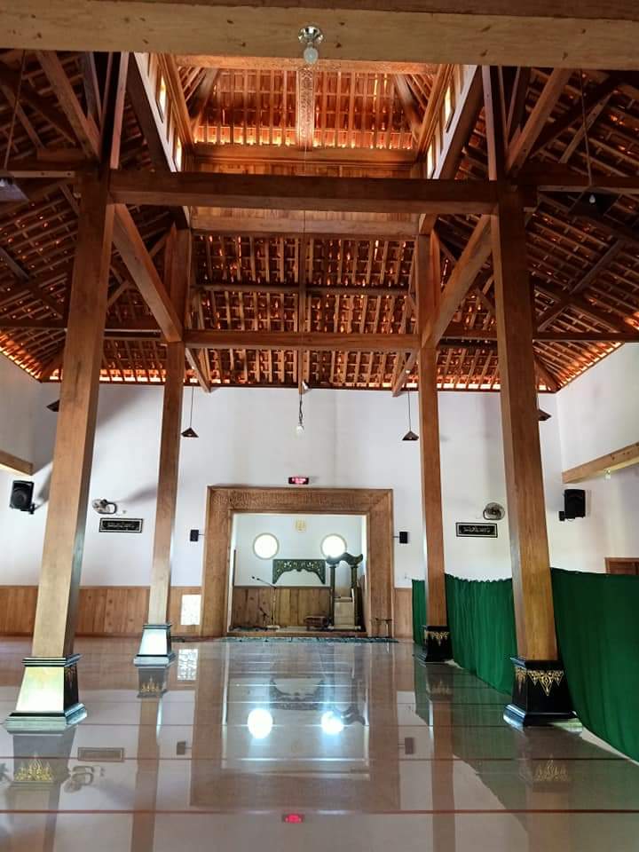 Ornamen dalam masjid Imampuro setelah mengalami renovasi