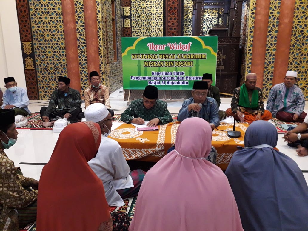 Penandatanganan ikrar wakaf