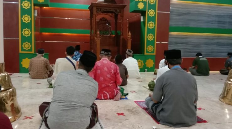 Suasana jamaah masjid NU dengan protokol kesehatan