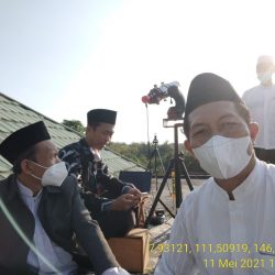 Suasana rukyatul hilal di atas atap lantai tiga Balai Rukyah Ibnu Syatir Ponpes Al-Islam Joresan