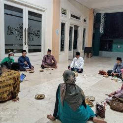 Suasana Rapat panitia pengajian Ahad Pon pagi di masjid NU Ponorogo, Rabu (26).