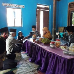 Suasana penuh khidmat saat pengucapan ikrar wakaf tanah untuk musala al-Jariyah Dukuh Kayen, Desa Krebet, Kecamatan Jambon