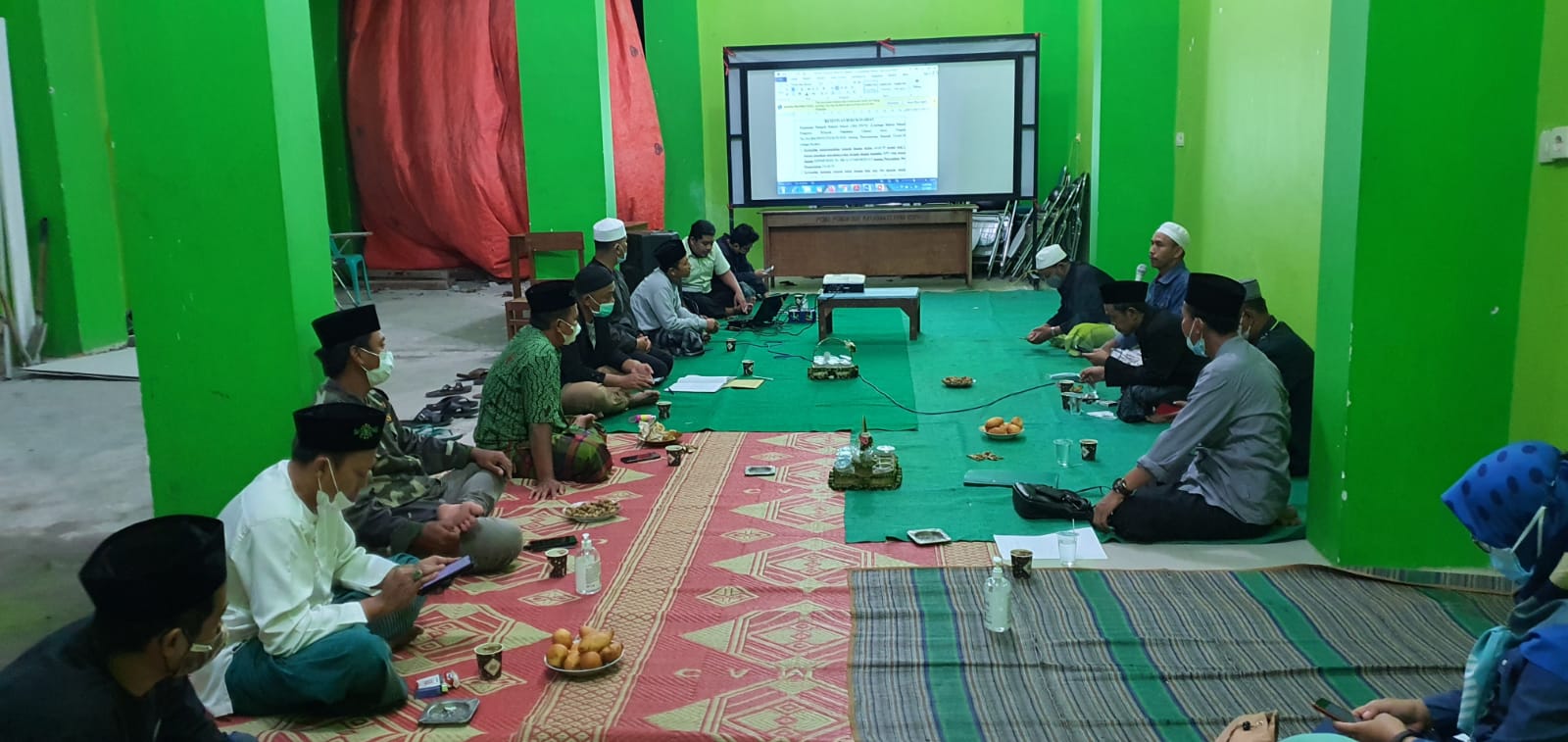 Rapat Finalisasi SOP dan Persiapan Diklat Pemulasaraan Jenasah Covid-19, Senin (28) di aula PCNU