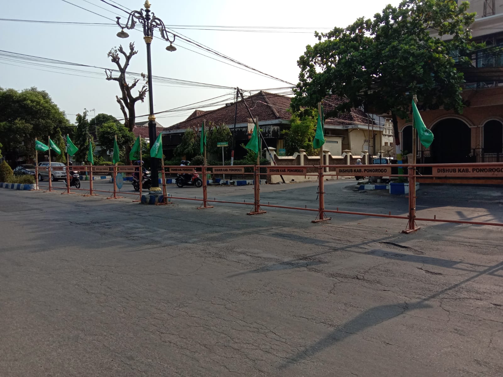 Bendera NU berjajar di Jl. Urip Sumoharjo