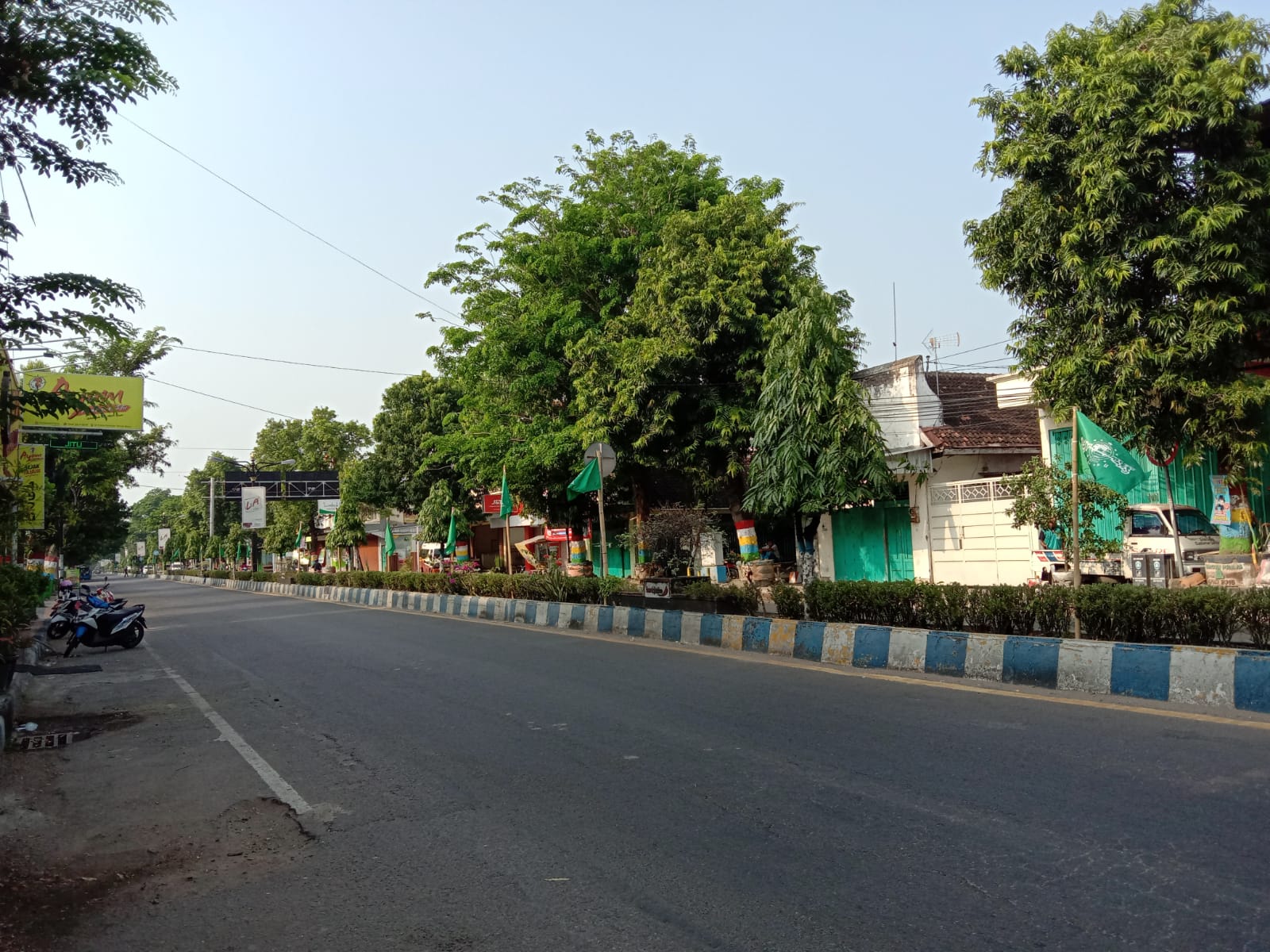 Kibaran bendera NU di sepanjang Jl.Diponegoro