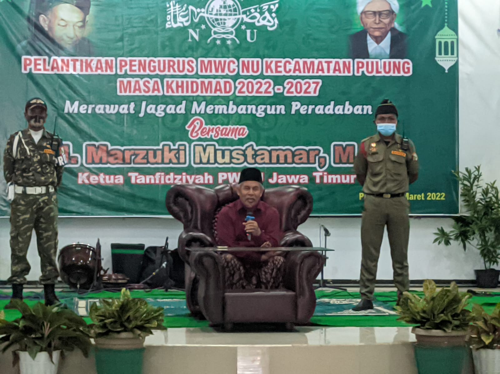 Hadiri Pelantikan MWC NU Kecamatan Pulung, KH Marzuki Mustamar Tekankan Jaga Aqidah dan Agama