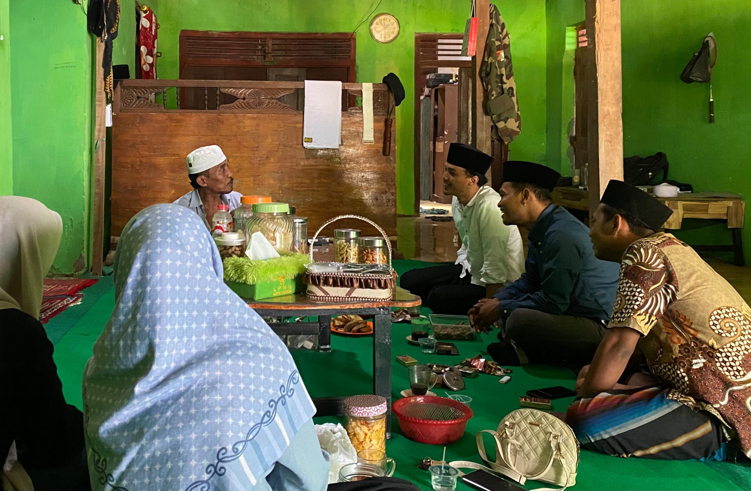 Pimpinan IPNU dan IPPNU Ponorogo Sowan kepada H. Ahmad Subhi "Ndan Kalibek" (Wakil Ketua Tanfidz PCNU / Senior Banser Ponorogo)